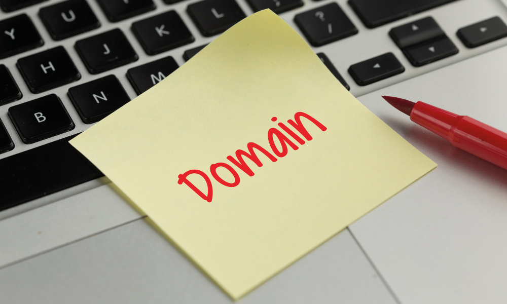 Регистрацию доменов .ru и .рф с 2026 года привяжут к «Госуслугам»