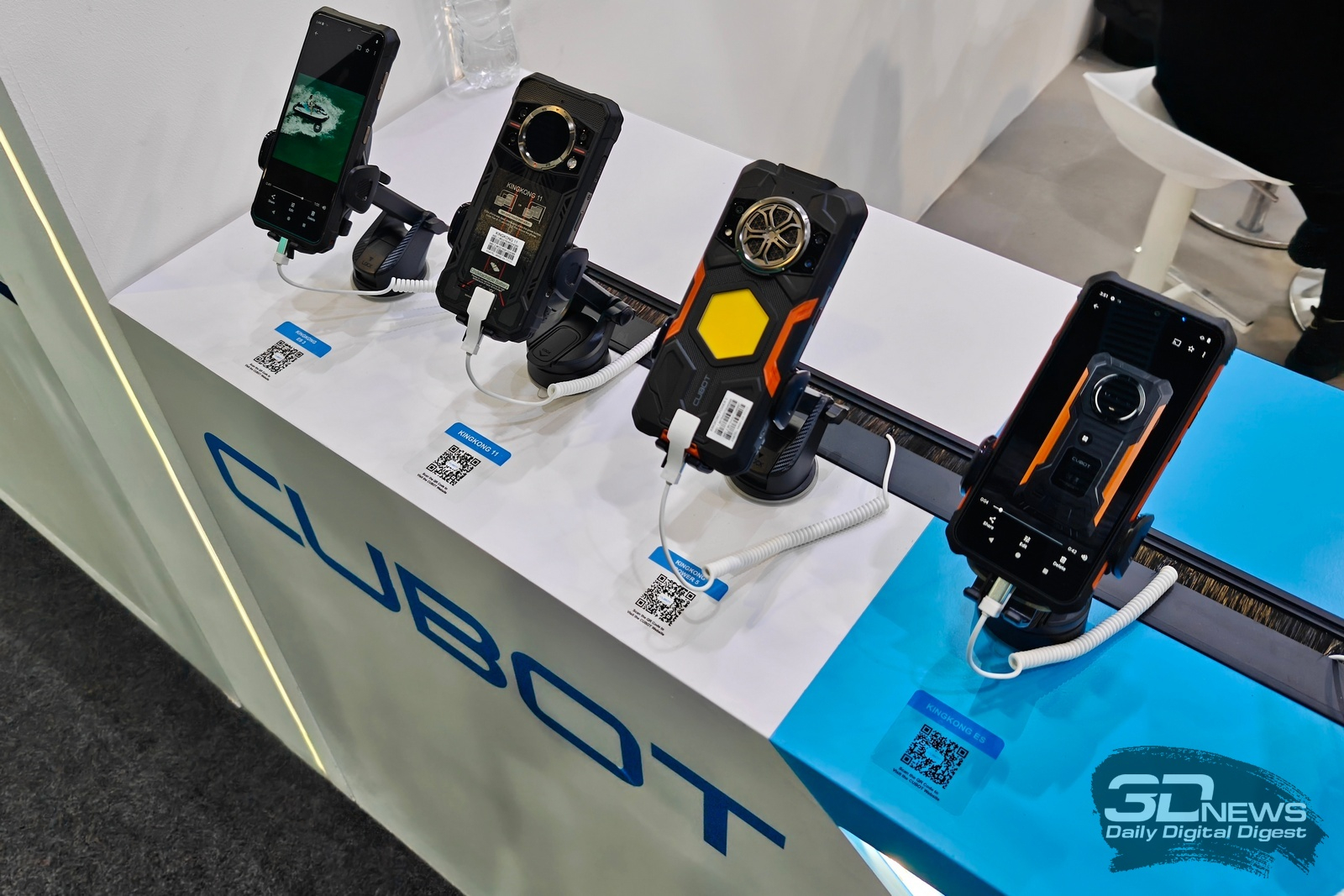 Репортаж со стенда Cubot на MWC 2026: самый маленький защищённый смартфон, модели побольше и другие доступные новинки