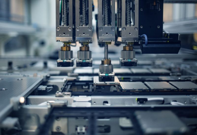 Intel намерена заполучить миллиардные заказы Google и Amazon на упаковку чипов