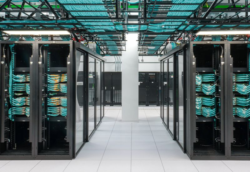 Власти США хотят продавать ИИ-чипы Nvidia и AMD только тем, кто строит дата-центры в стране