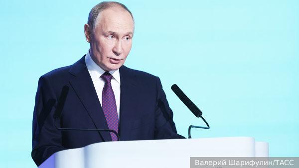 Путин заявил, что Россия должна быть в авангарде технологических перемен