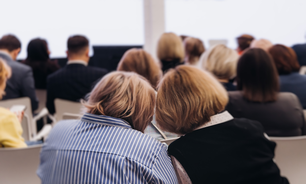 «Поговорим с ИИ по телефону» и «семь слепых зон» руководителя: полный обзор секций предстоящего форума MUSE