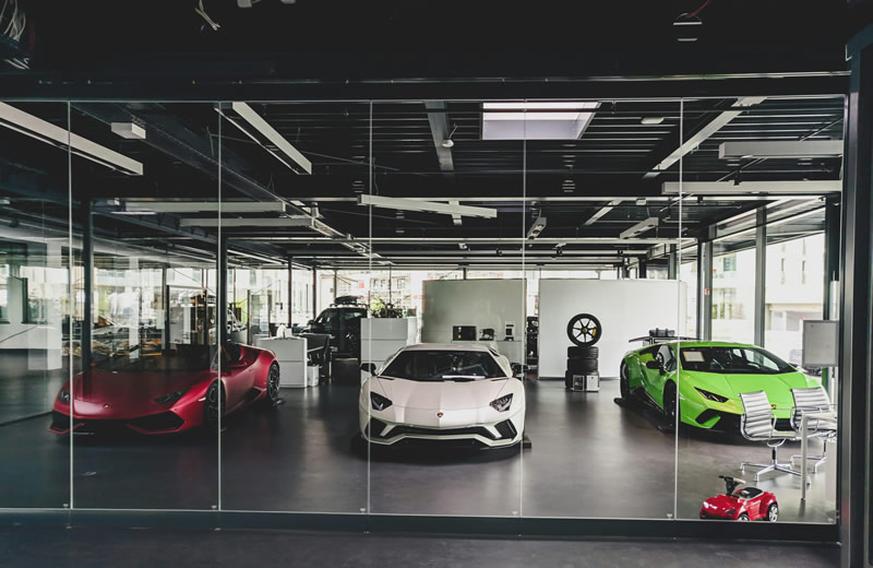 Автомобили скоро подорожают, предупредила Ford — кризис памяти из-за ИИ добрался до автопрома