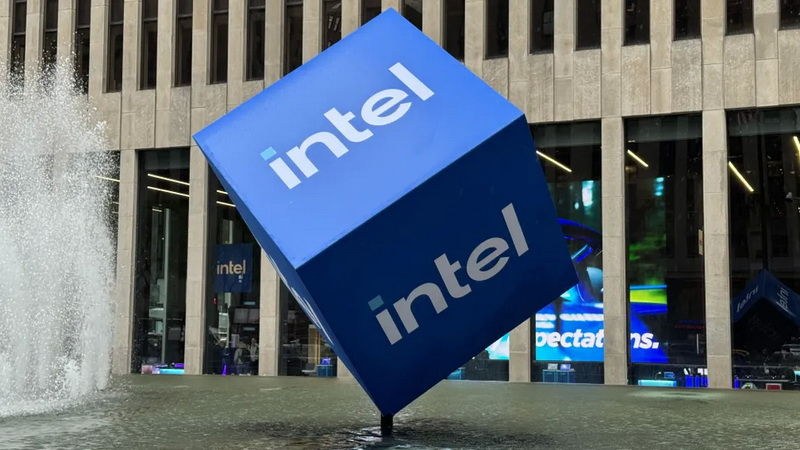 Intel начала напрямую торговать компьютерами с ИИ в пяти городах мира — но это временно