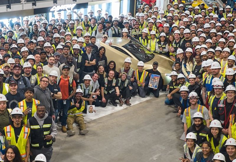 Tesla собрала первое роботакси Cybercab без руля и педалей, но на дороги его пока не выпустят