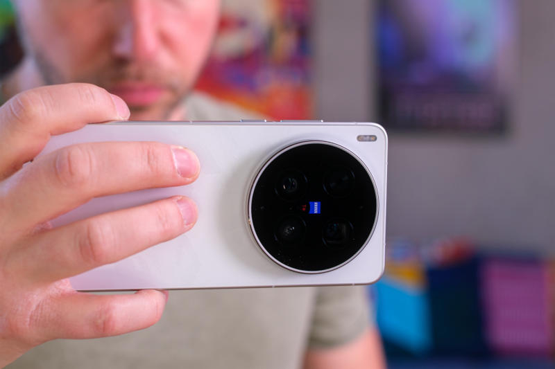 Vivo подготовила международные версии смартфонов X300 Ultra и X300 FE